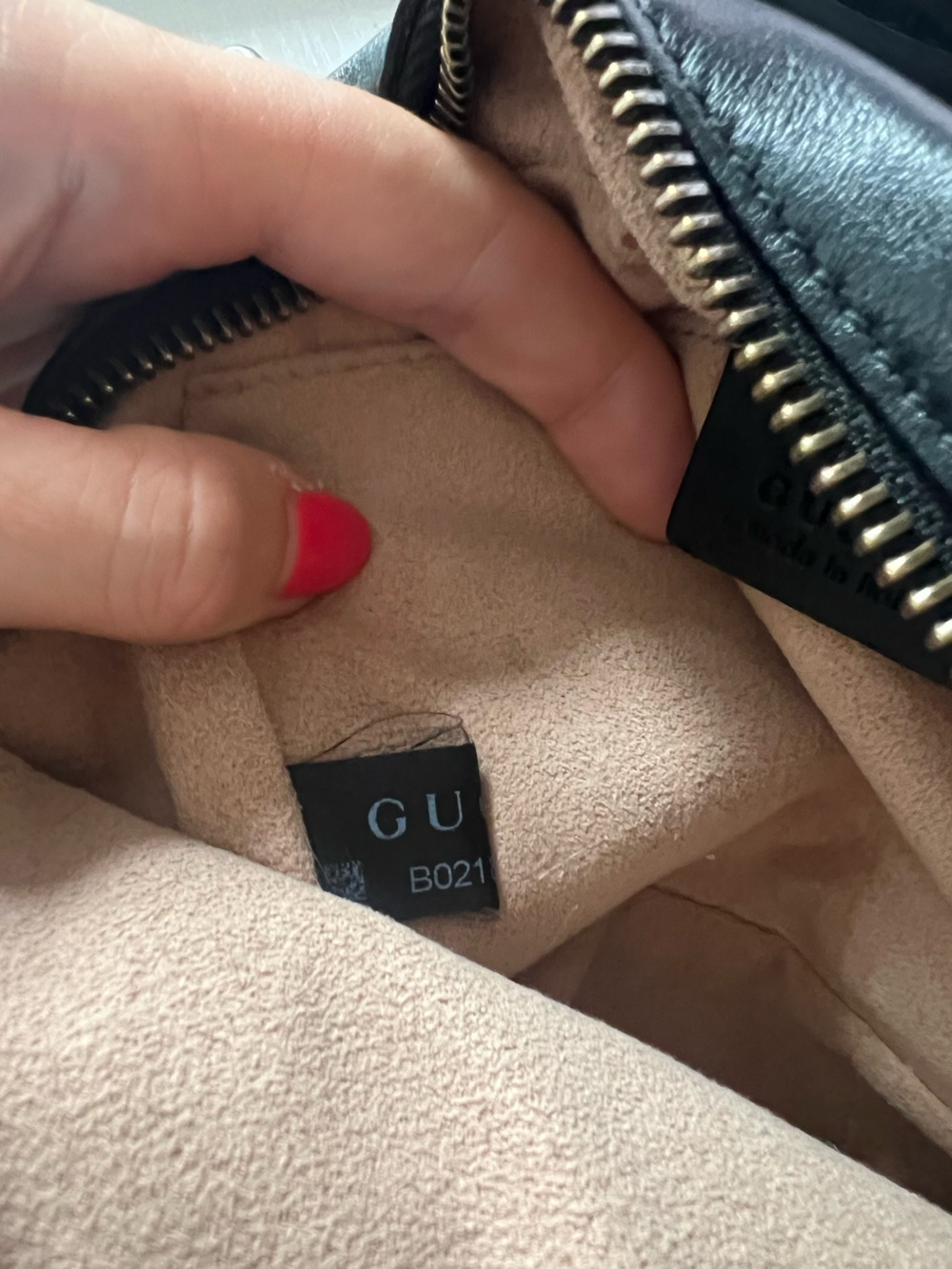 Gucci Marmont Small Camera Bag - Picture 9 of 11
